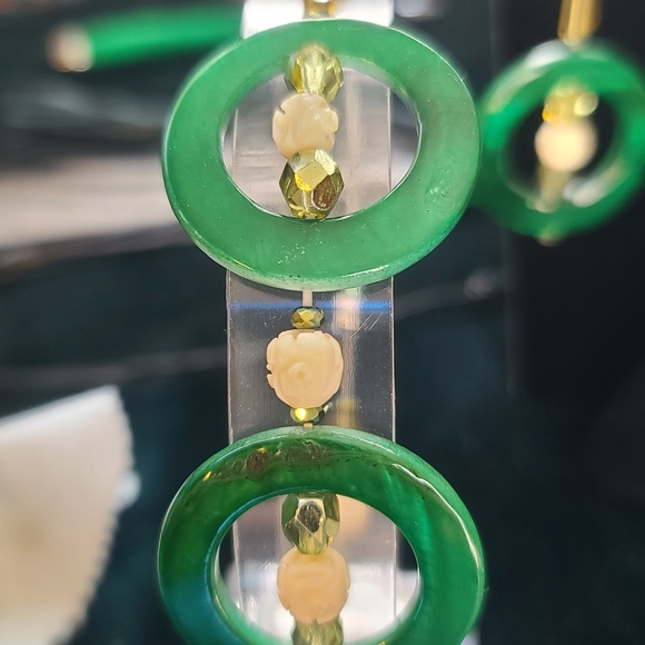 Handcrafted Bracelet and Earrings Set - Mother of Pearl - Picture 3 of 13